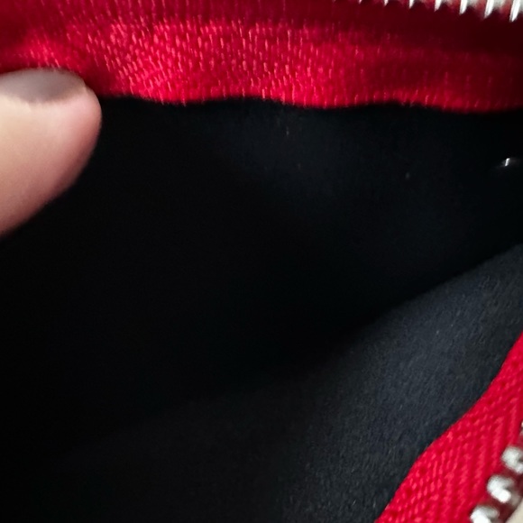 FAUX NWOT CLUTCH W STRAP - I ACCEPT ALL REASONABLE OFFERS - BEAUTIFUL - FAUX - Picture 5 of 6